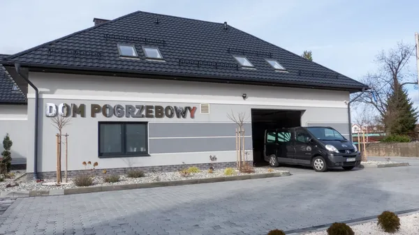 Karawan Domu Pogrzebowego Biernat — zdjęcie 1