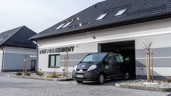Karawan Domu Pogrzebowego Biernat — zdjęcie 3