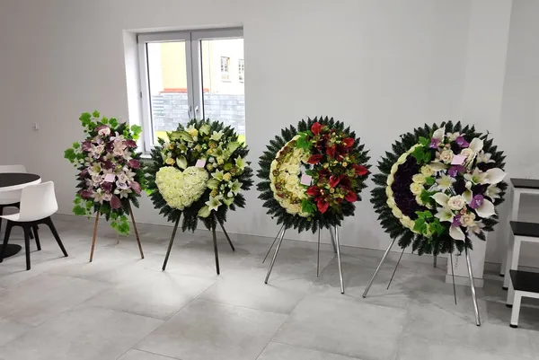 Wieńce i wiązanki pogrzebowe — zdjęcie 3