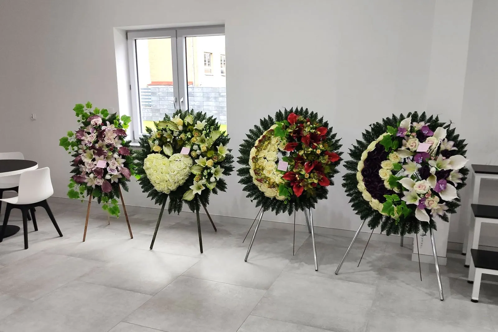 Wieńce i wiązanki pogrzebowe — zdjęcie 3