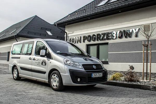 Karawan Domu Pogrzebowego Biernat — zdjęcie 4