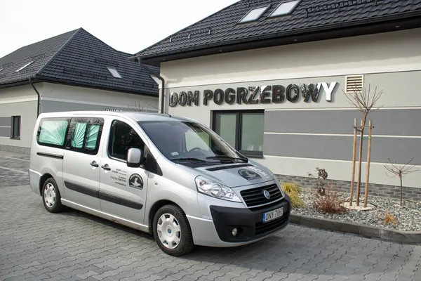 Karawan Domu Pogrzebowego Biernat — zdjęcie 5